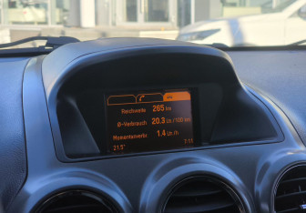 Подержанный автомобиль Opel Antara 2010 года (12 фото)