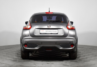Подержанный автомобиль Nissan Juke 2014 года (6 фото)