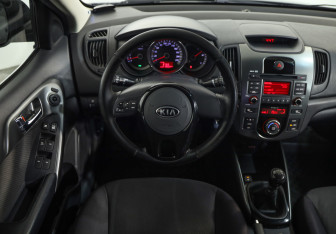 Подержанный автомобиль Kia Cerato Sedan 2013 года (10 фото)