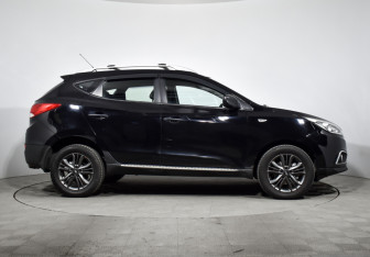 Подержанный автомобиль Hyundai ix35 2015 года (4 фото)