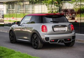 Подержанный автомобиль MINI Hatch 2017 года (8 фото)