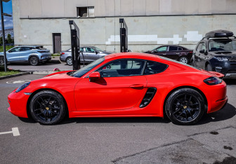 Подержанный автомобиль Porsche Cayman 2018 года (69 фото)