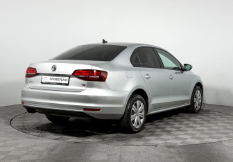 Подержанный автомобиль Volkswagen Jetta Sedan 2018 года (5 фото)