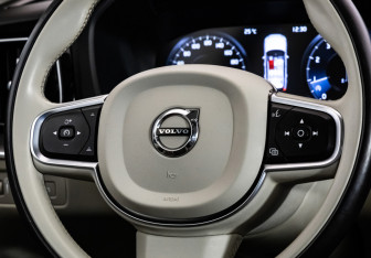 Подержанный автомобиль Volvo XC60 2021 года (11 фото)