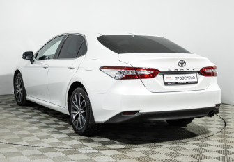 Подержанный автомобиль Toyota Camry Sedan 2022 года (7 фото)