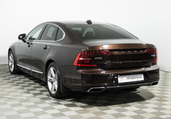 Подержанный автомобиль Volvo S90 2017 года (7 фото)