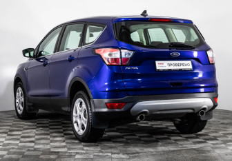 Подержанный автомобиль Ford Kuga 2017 года (7 фото)