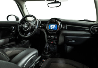 Подержанный автомобиль MINI Hatch 2018 года (9 фото)