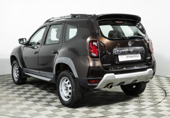 Подержанный автомобиль Renault Duster 2015 года (7 фото)