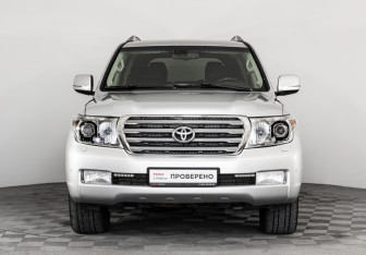 Подержанный автомобиль Toyota Land Cruiser Suv 2011 года (2 фото)