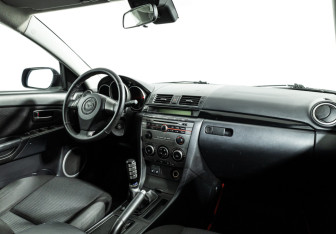 Подержанный автомобиль Mazda 3 Hatchback 2007 года (9 фото)