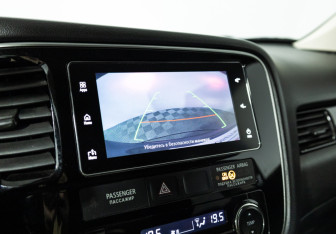 Подержанный автомобиль Mitsubishi Outlander 2017 года (15 фото)