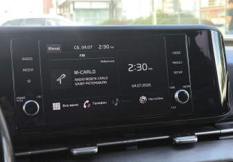 Подержанный автомобиль Kia Carnival 2021 года (18 фото)