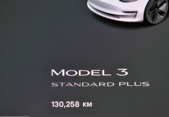 Подержанный автомобиль Tesla Model 3 2019 года (18 фото)