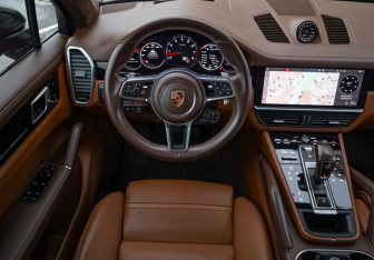 Подержанный автомобиль Porsche Cayenne 2018 года (13 фото)