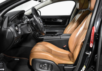 Подержанный автомобиль Jaguar XJ 2016 года (51 фото)