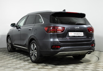 Подержанный автомобиль Kia Sorento 2018 года (7 фото)