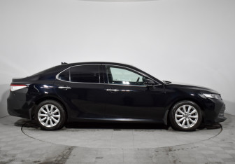 Подержанный автомобиль Toyota Camry Sedan 2019 года (4 фото)