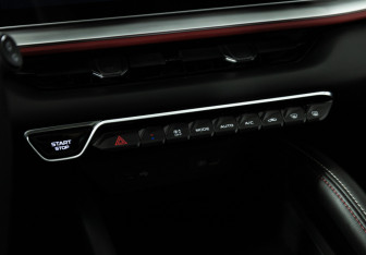 Подержанный автомобиль Geely Coolray 2023 года (17 фото)