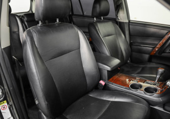 Подержанный автомобиль Toyota Highlander 2012 года (23 фото)