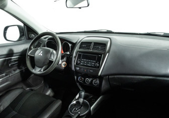 Подержанный автомобиль Mitsubishi ASX 2013 года (9 фото)
