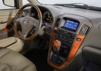Подержанный автомобиль Lexus RX 2002 года (8 фото)