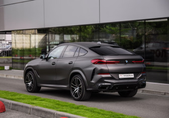 Подержанный автомобиль BMW X6 2021 года (9 фото)