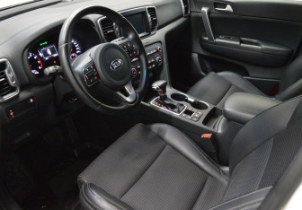 Подержанный автомобиль Kia Sportage 2016 года (9 фото)