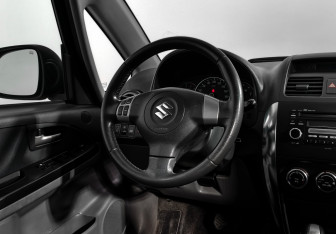 Подержанный автомобиль Suzuki SX4 Hatchback 2006 года (15 фото)