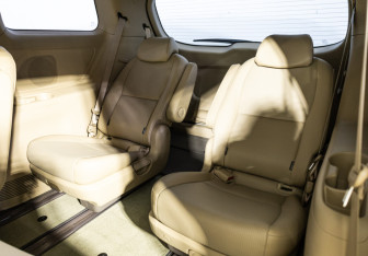 Подержанный автомобиль Kia Carnival 2020 года (15 фото)