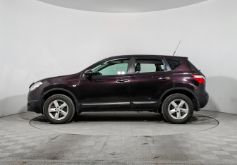 Подержанный автомобиль Nissan Qashqai 2012 года (8 фото)