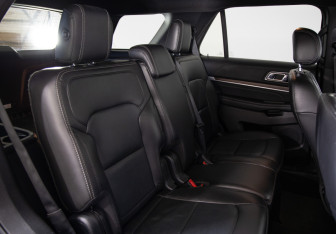 Подержанный автомобиль Ford Explorer 2017 года (12 фото)