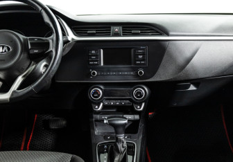 Подержанный автомобиль Kia Rio Hatchback 2020 года (14 фото)