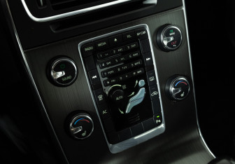 Подержанный автомобиль Volvo S60 2012 года (15 фото)