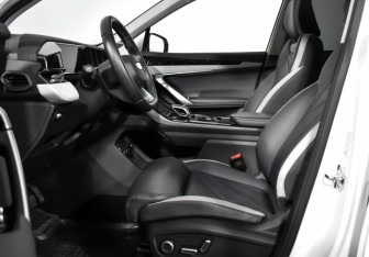 Подержанный автомобиль Geely Atlas 2024 года (13 фото)