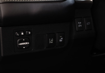 Подержанный автомобиль Toyota RAV4 2017 года (16 фото)