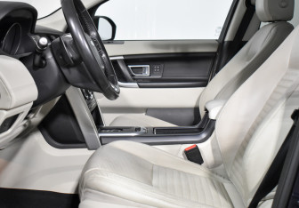 Подержанный автомобиль Land Rover Discovery Sport 2015 года (10 фото)