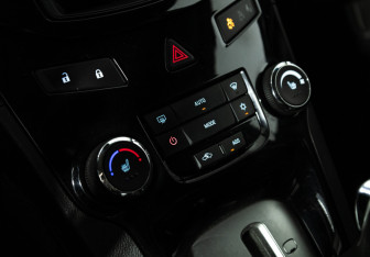 Подержанный автомобиль Chevrolet Orlando 2014 года (18 фото)