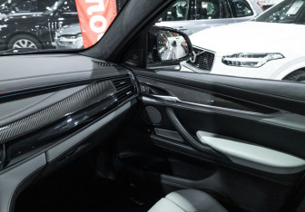 Подержанный автомобиль BMW X6 M 2017 года (37 фото)
