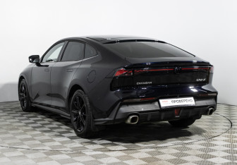 Подержанный автомобиль Changan UNI-V 2024 года (7 фото)