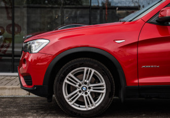 Подержанный автомобиль BMW X3 2017 года (10 фото)