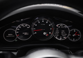 Подержанный автомобиль Porsche Cayenne 2018 года (17 фото)