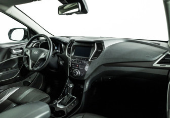 Подержанный автомобиль Hyundai Santa Fe 2017 года (9 фото)