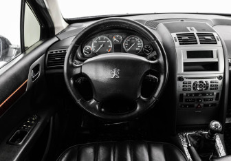 Подержанный автомобиль Peugeot 407 Sedan 2004 года (13 фото)