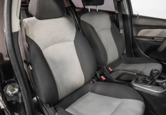 Подержанный автомобиль Chevrolet Cruze Sedan 2013 года (18 фото)