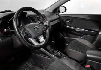 Подержанный автомобиль Kia Rio Sedan 2012 года (9 фото)