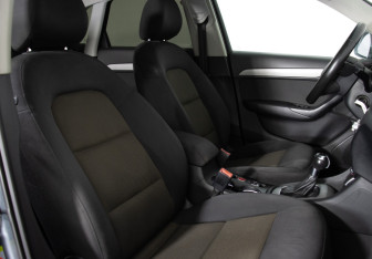 Подержанный автомобиль Audi Q3 2012 года (13 фото)