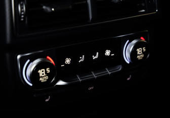 Подержанный автомобиль Audi Q7 2015 года (21 фото)