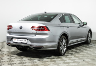 Подержанный автомобиль Volkswagen Passat Sedan 2017 года (5 фото)