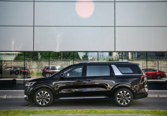 Подержанный автомобиль Kia Carnival 2021 года (11 фото)